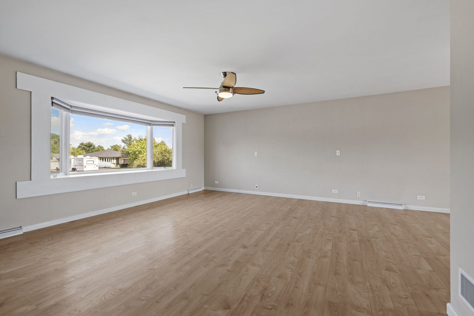 913 South Bentley Road New Lenox, IL 60451 - Photo 3 of 37 Gallery Image 3