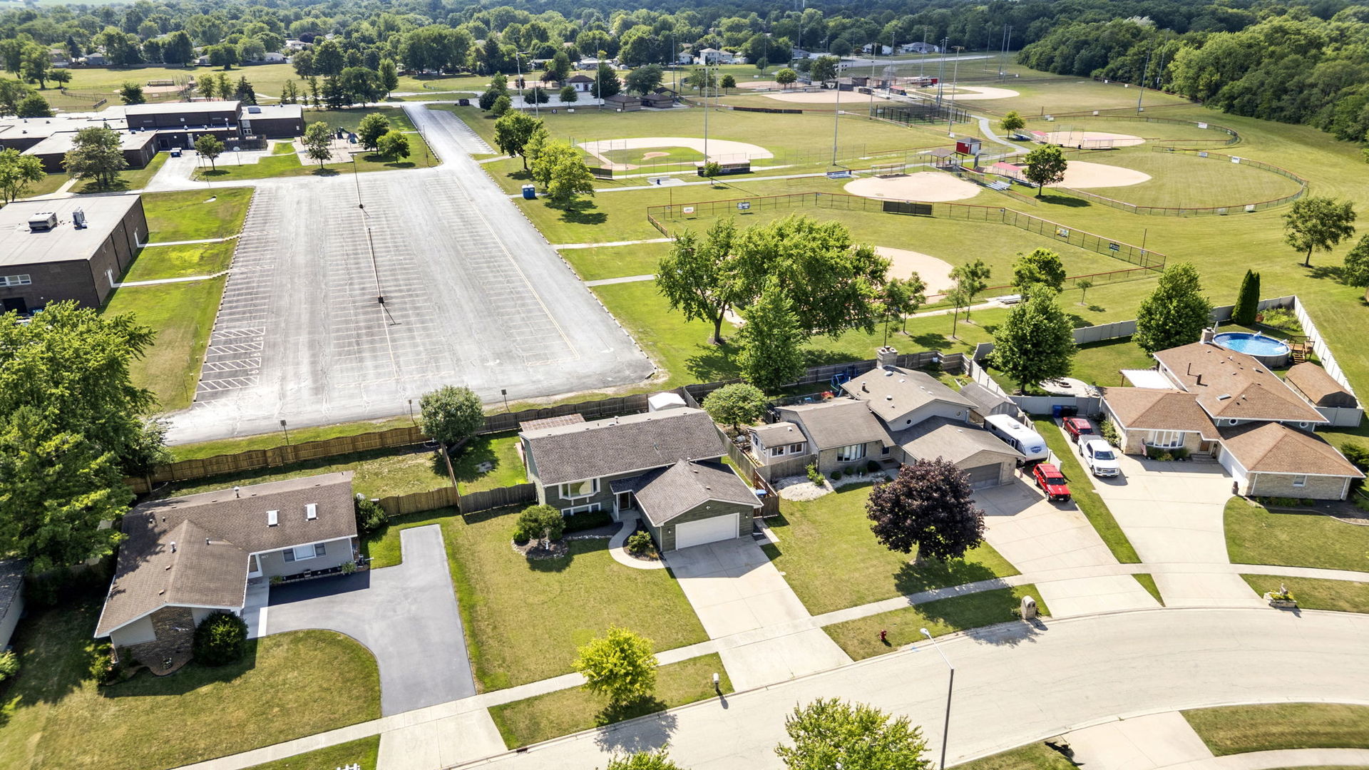 913 South Bentley Road New Lenox, IL 60451 - Photo 33 of 37 Gallery Image 33