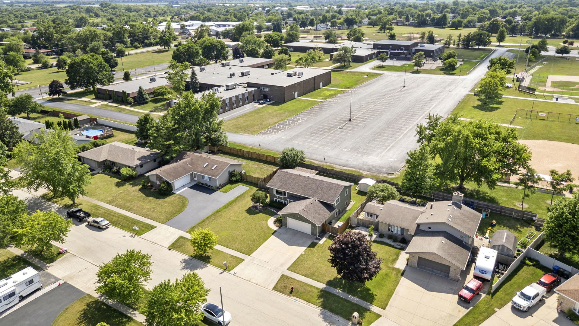 913 South Bentley Road New Lenox, IL 60451 - Photo 35 of 37 Gallery Image 35