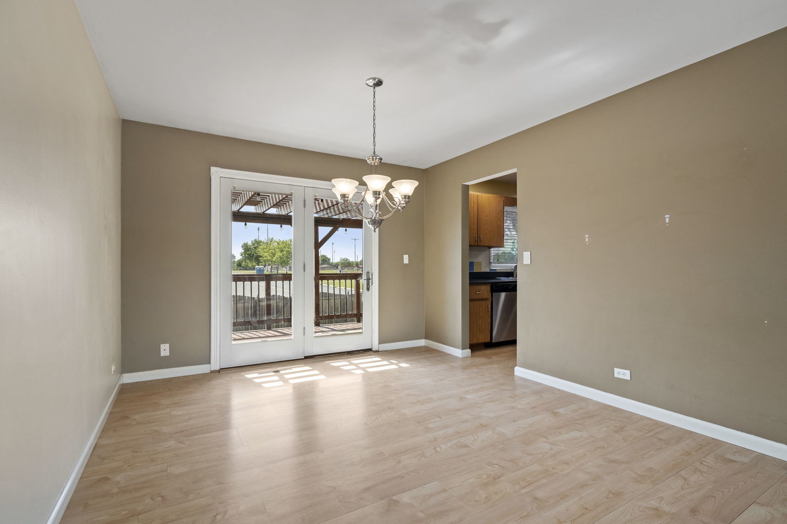 913 South Bentley Road New Lenox, IL 60451 - Photo 6 of 37 Gallery Image 6