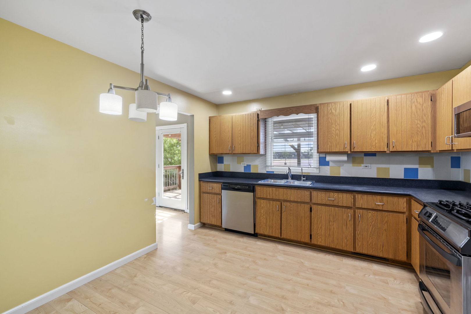 913 South Bentley Road New Lenox, IL 60451 - Photo 8 of 37 Gallery Image 8