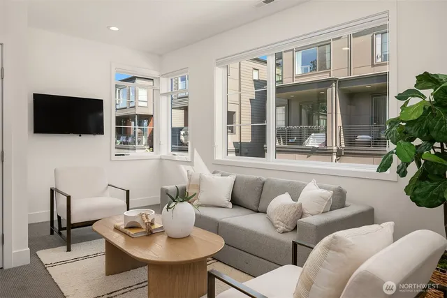 $7,995 | 733 4th Court South, Kirkland, WA 98033