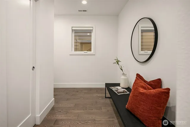 $7,995 | 733 4th Court South, Kirkland, WA 98033