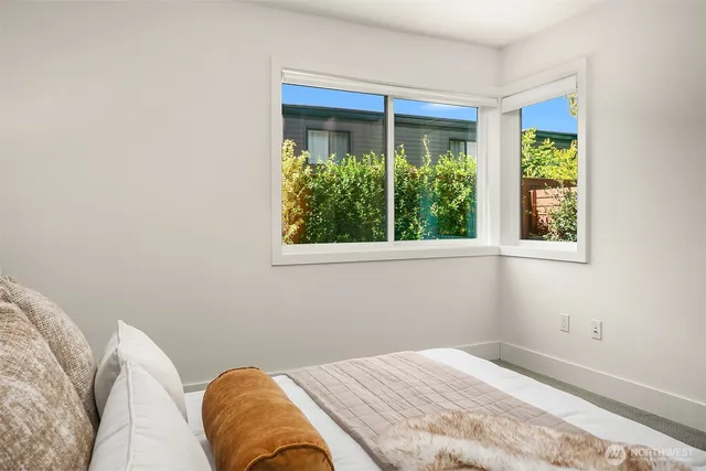 $7,995 | 733 4th Court South, Kirkland, WA 98033