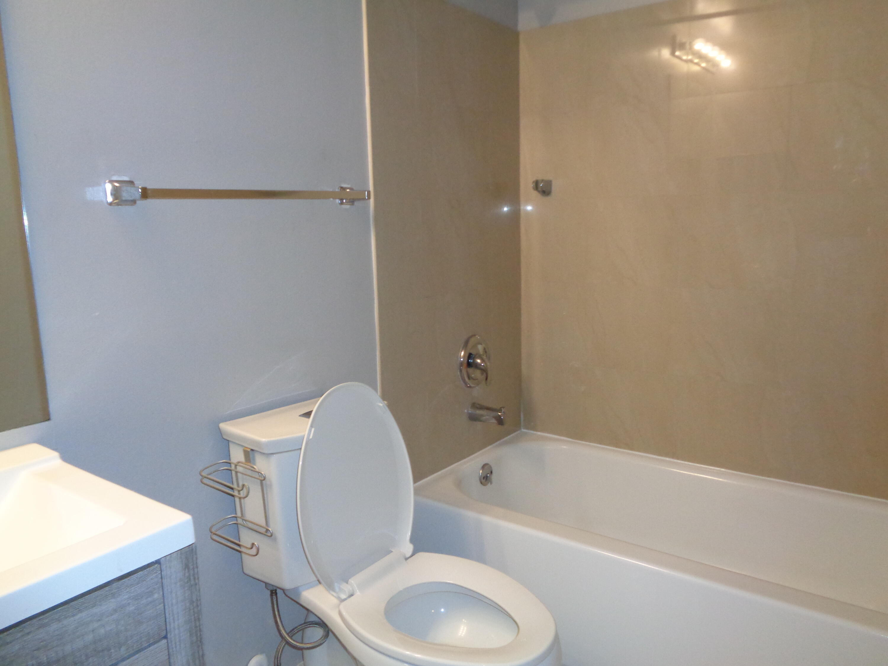 10354 Fox Trail Road South, Unit 1509 Royal Palm Beach, FL 33411 - Photo 11 of 13 a bathroom with a toilet and bathtub