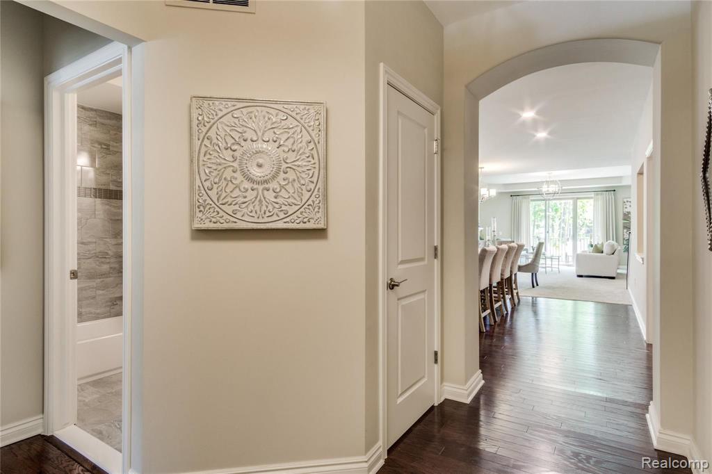 3191 Blossom Ridge Boulevard Rochester, MI 48306 - Photo 2 of 39