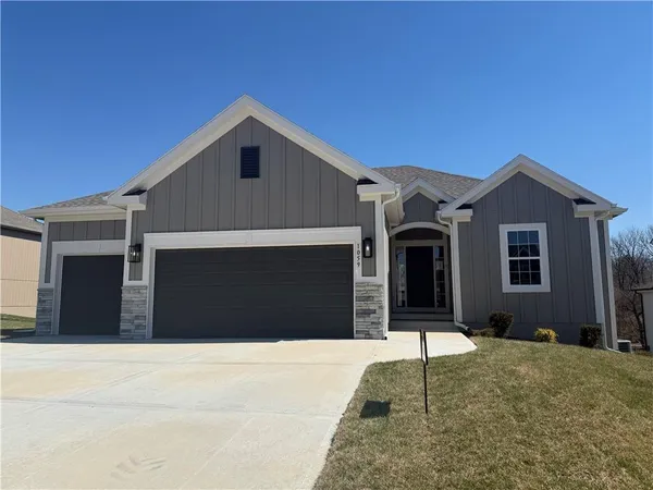 $579,900 | 1059 Fir Lane, Liberty, MO 64068