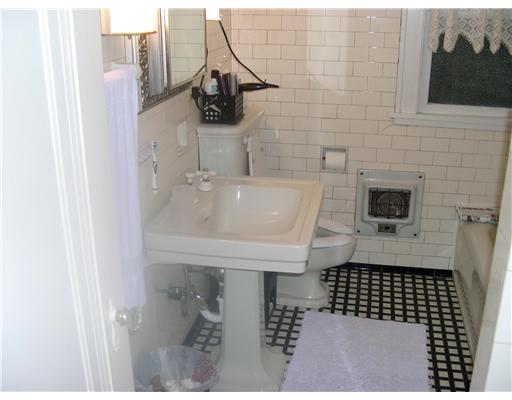 314 Le Roi Road Point Breeze, PA 15208 - Photo 15 of 18 Full Bath.