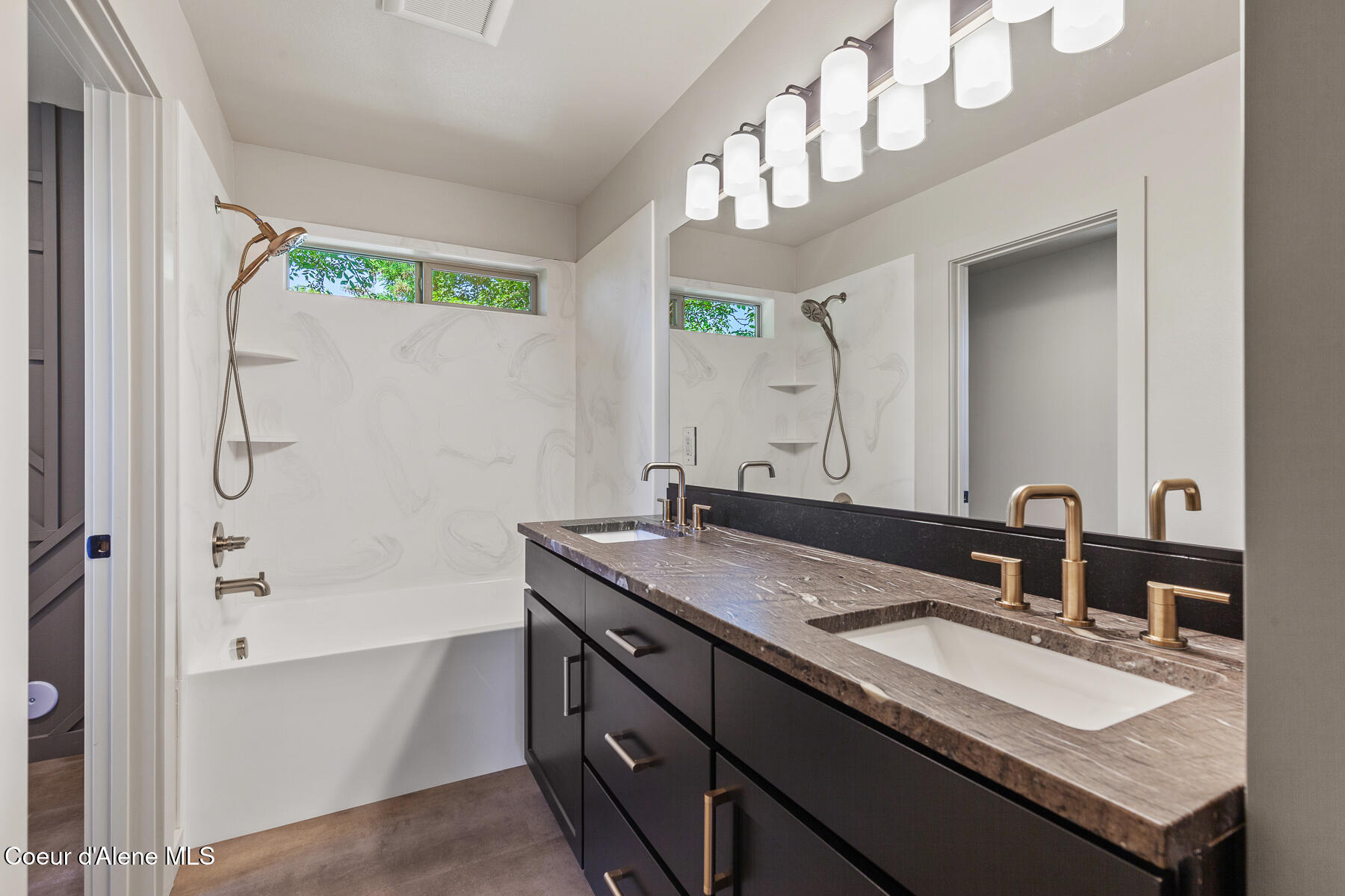 945 North 5th Street Coeur D'Alene, ID 83814 - Photo 24 of 39 en suite bath