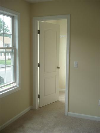 311 Arnold Springfield, MA 01119 - Photo 18 of 22 an empty room that has a window