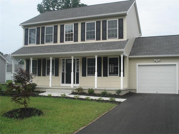 311 Arnold Springfield, MA 01119 - Photo 2 of 22 a front view of a house with yard and green space