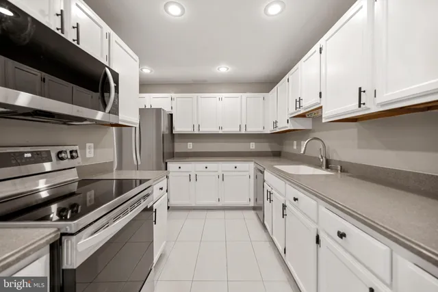 $3,100 | 6104 Old Brentford Court, Alexandria, VA 22310