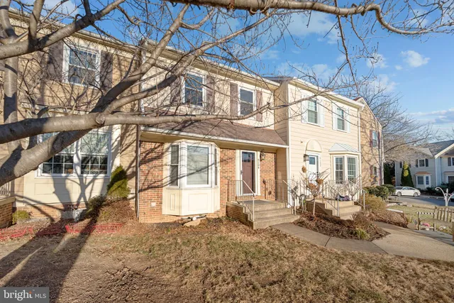 $3,100 | 6104 Old Brentford Court, Alexandria, VA 22310