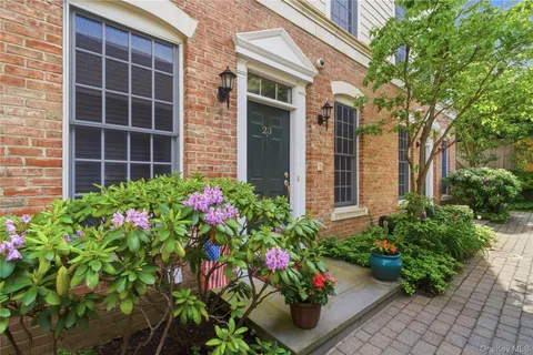 $899,000 | 23 Mariners Walk, Oyster Bay, NY 11771