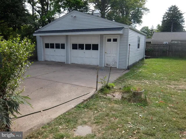 a view of a house with a yard and tree