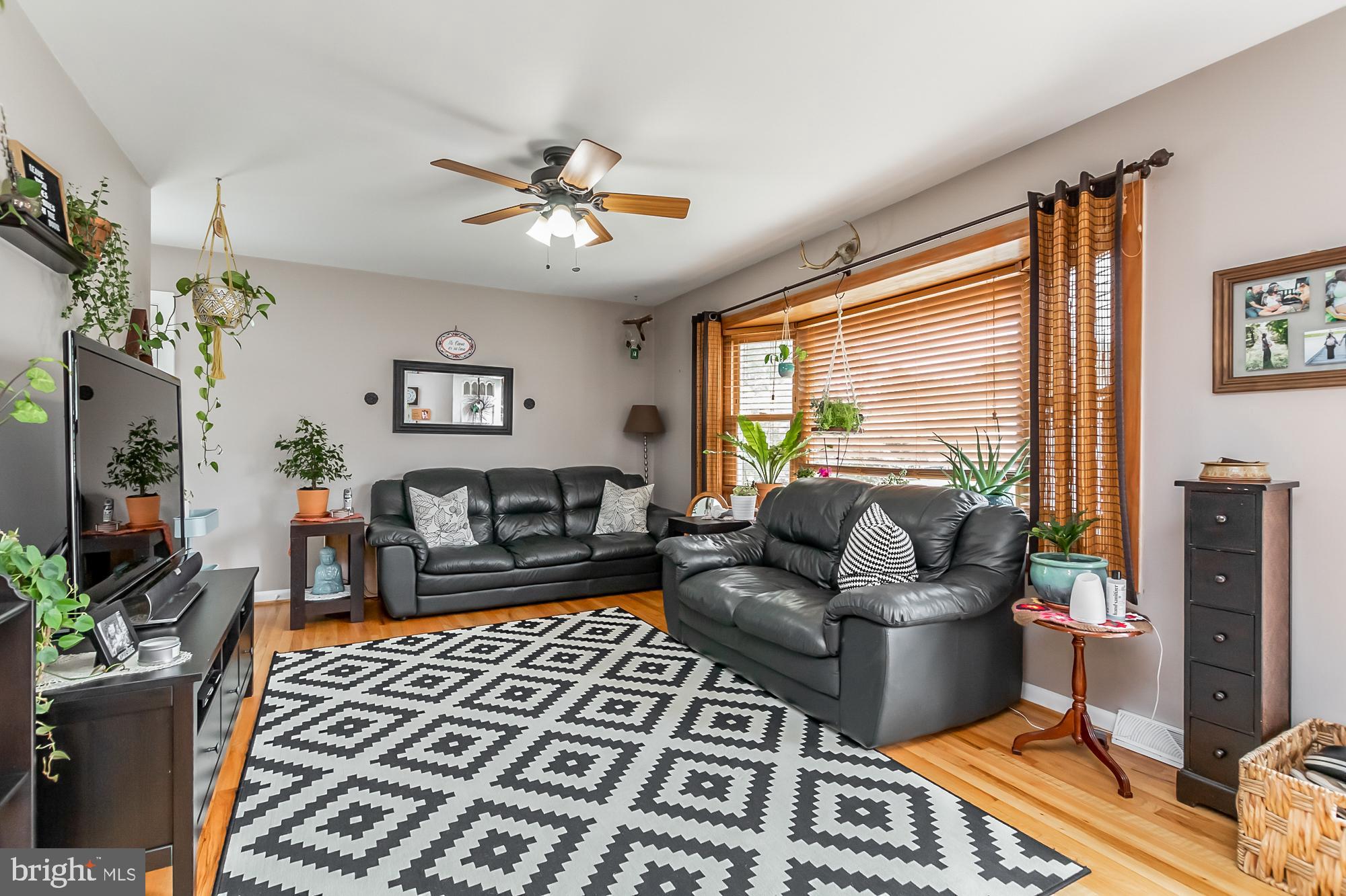 409 Brownell Road Baltimore, MD 21220 - Photo 12 of 41 Nice sized living room