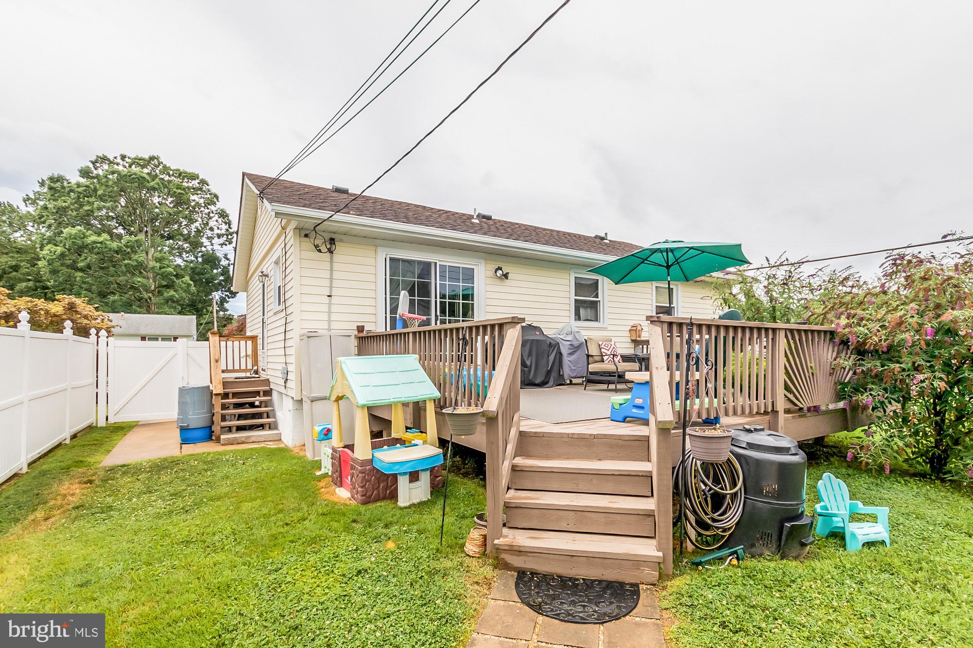 409 Brownell Road Baltimore, MD 21220 - Photo 9 of 41 Steps leading down to the yard