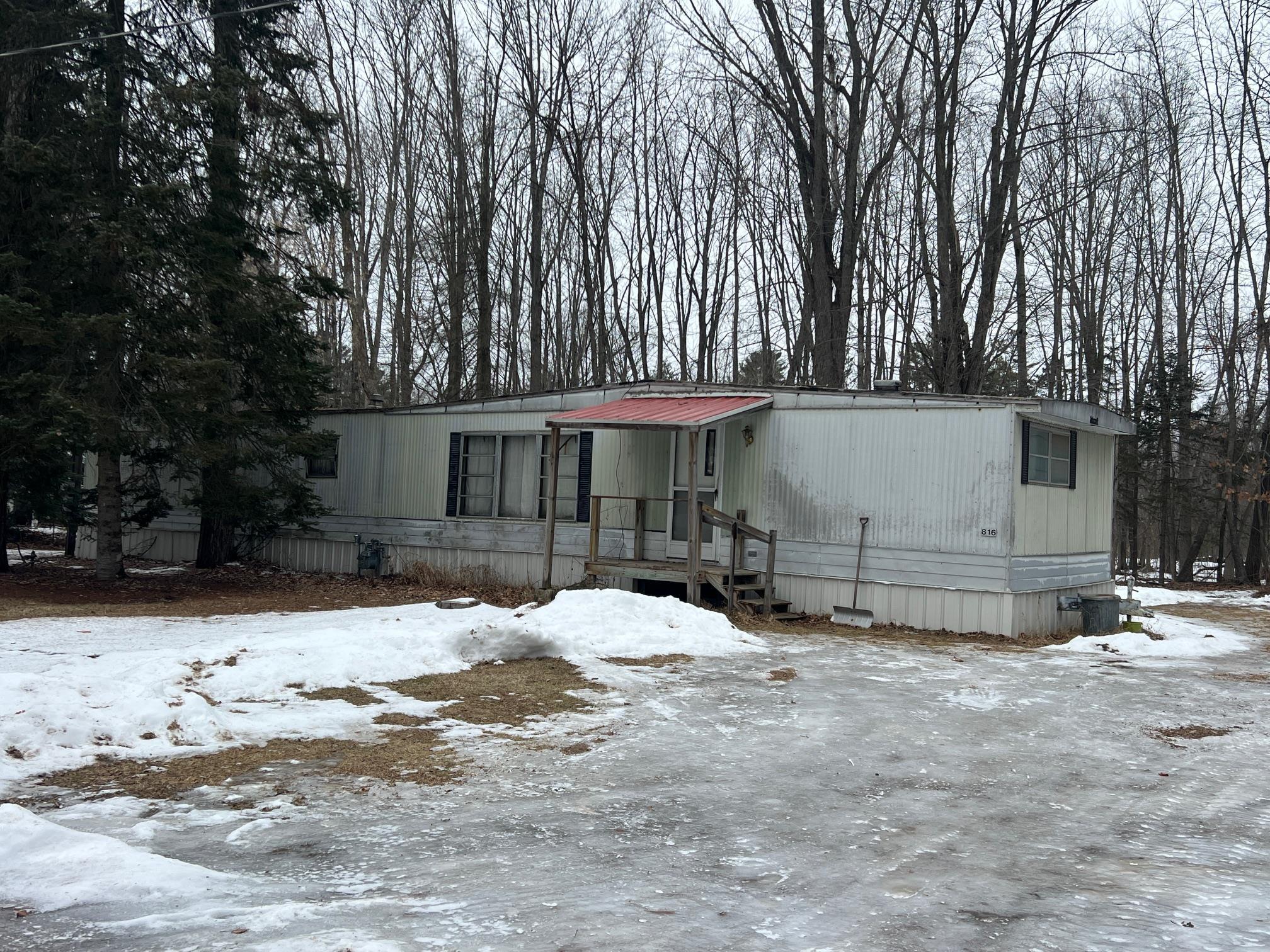 816 Miller Street Suring, WI 54174 - Photo 2 of 8