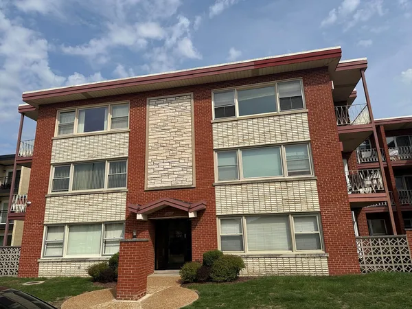 $129,900 | 3033 Paris Avenue, Unit 303, River Grove, IL 60171