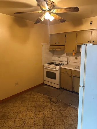 $129,900 | 3033 Paris Avenue, Unit 303, River Grove, IL 60171