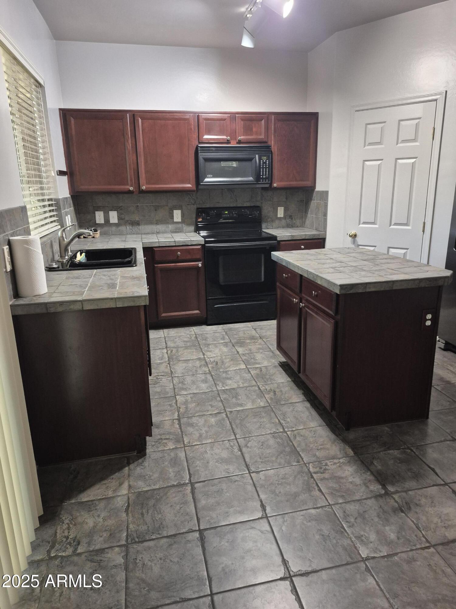 3020 West Cavalry Drive Phoenix, AZ 85086 - Photo 4 of 16 20251105_114816