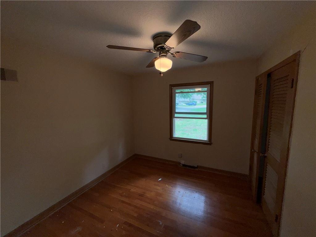 5008 Spring Street Kansas City, MO 64133 - Photo 20 of 36