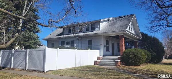 $142,000 | 913 Jefferson Street, Galesburg, IL 61401