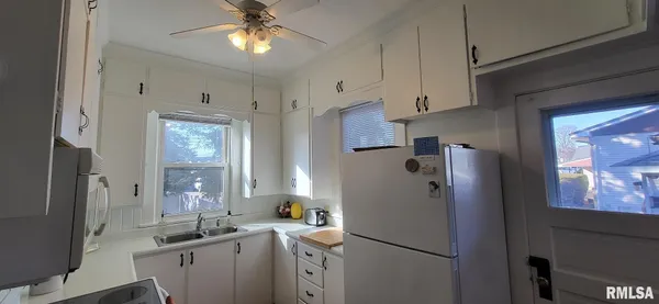 $138,500 | 913 Jefferson Street, Galesburg, IL 61401