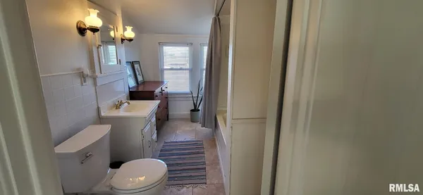 $138,500 | 913 Jefferson Street, Galesburg, IL 61401