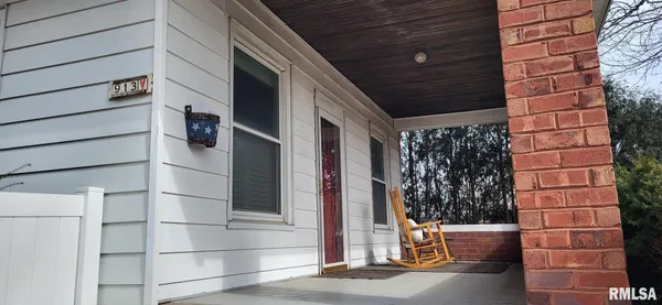 $138,500 | 913 Jefferson Street, Galesburg, IL 61401