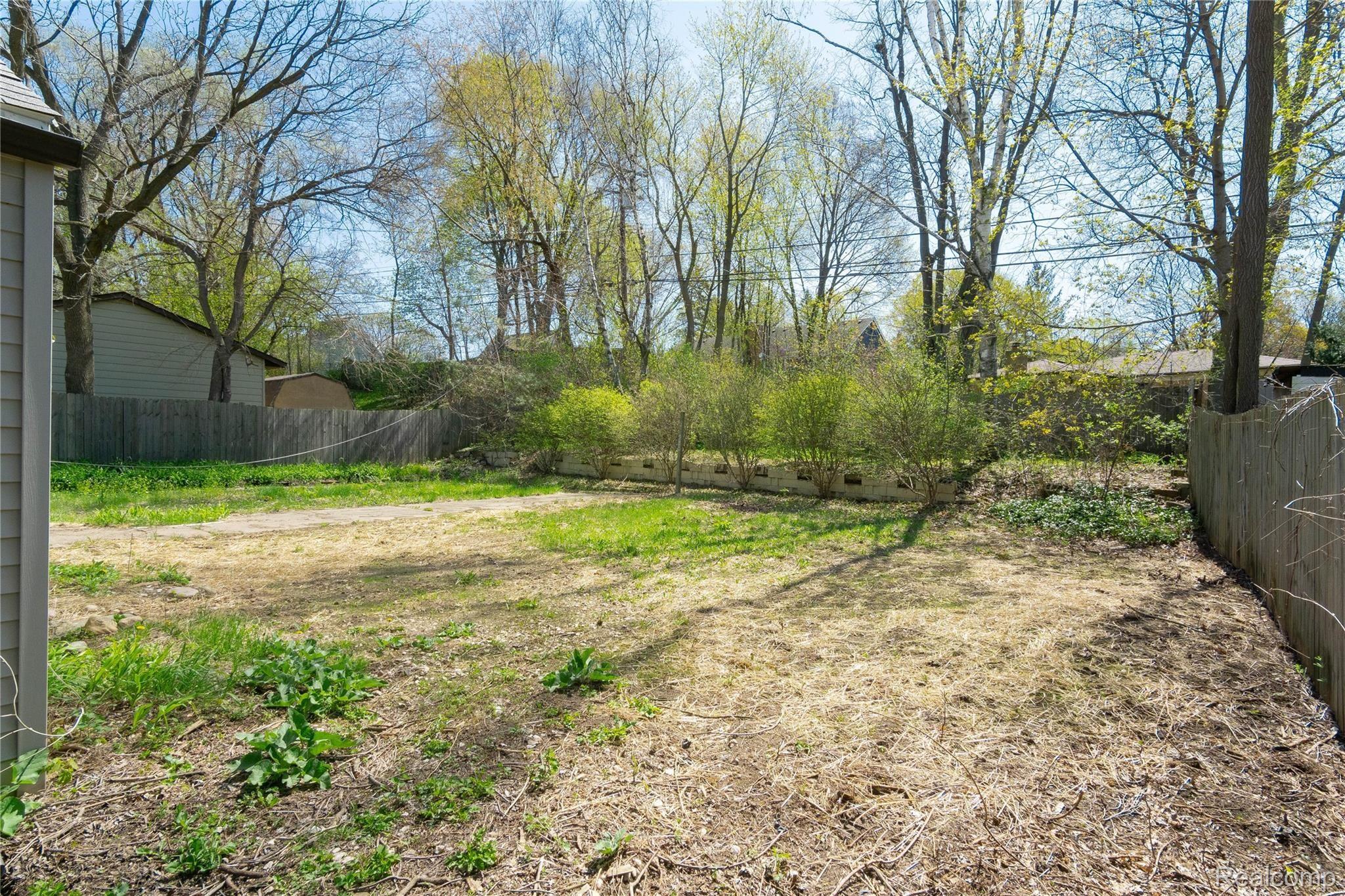 4351 Hatchery Road Waterford, MI 48329 - Photo 24 of 24 Backyard