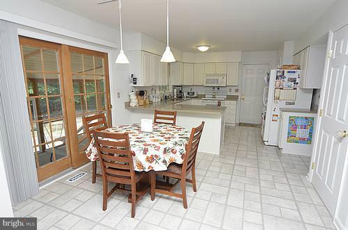 1709 Perry Cove Road Pasadena, MD 21122 - Photo 8 of 26 Interior (General)