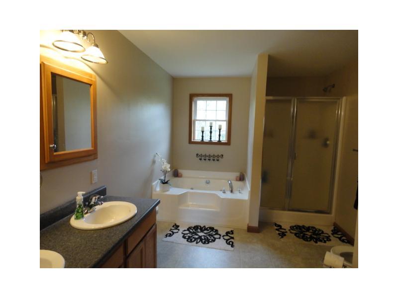 435 Tieline Road Grove City, PA 16127 - Photo 11 of 17 Master Bath/Spa.