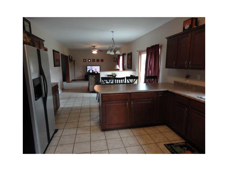 435 Tieline Road Grove City, PA 16127 - Photo 3 of 17 Kitchen.