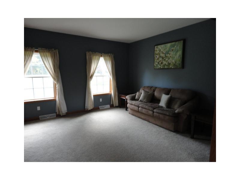 435 Tieline Road Grove City, PA 16127 - Photo 6 of 17 Living Room.