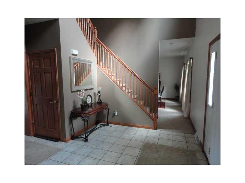 435 Tieline Road Grove City, PA 16127 - Photo 7 of 17 Entry/Foyer.