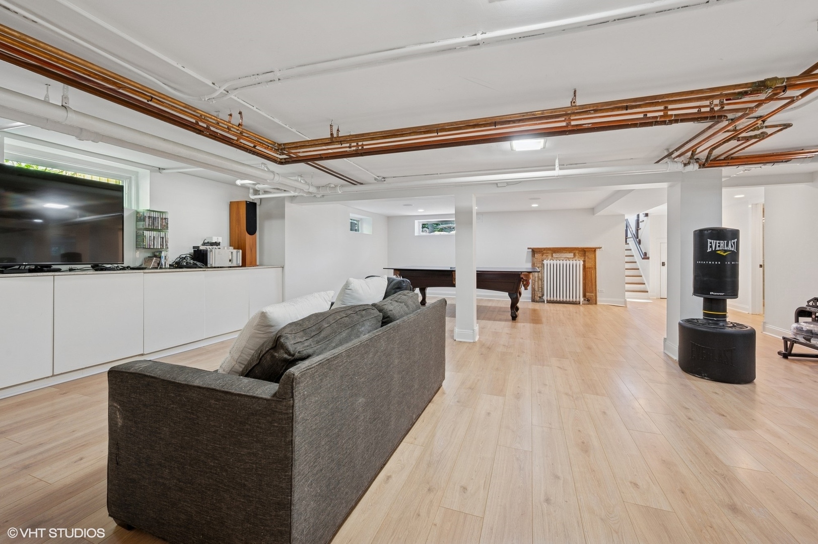623 Forest Avenue Wilmette, IL 60091 - Photo 31 of 43 a living room with furniture and a flat screen tv