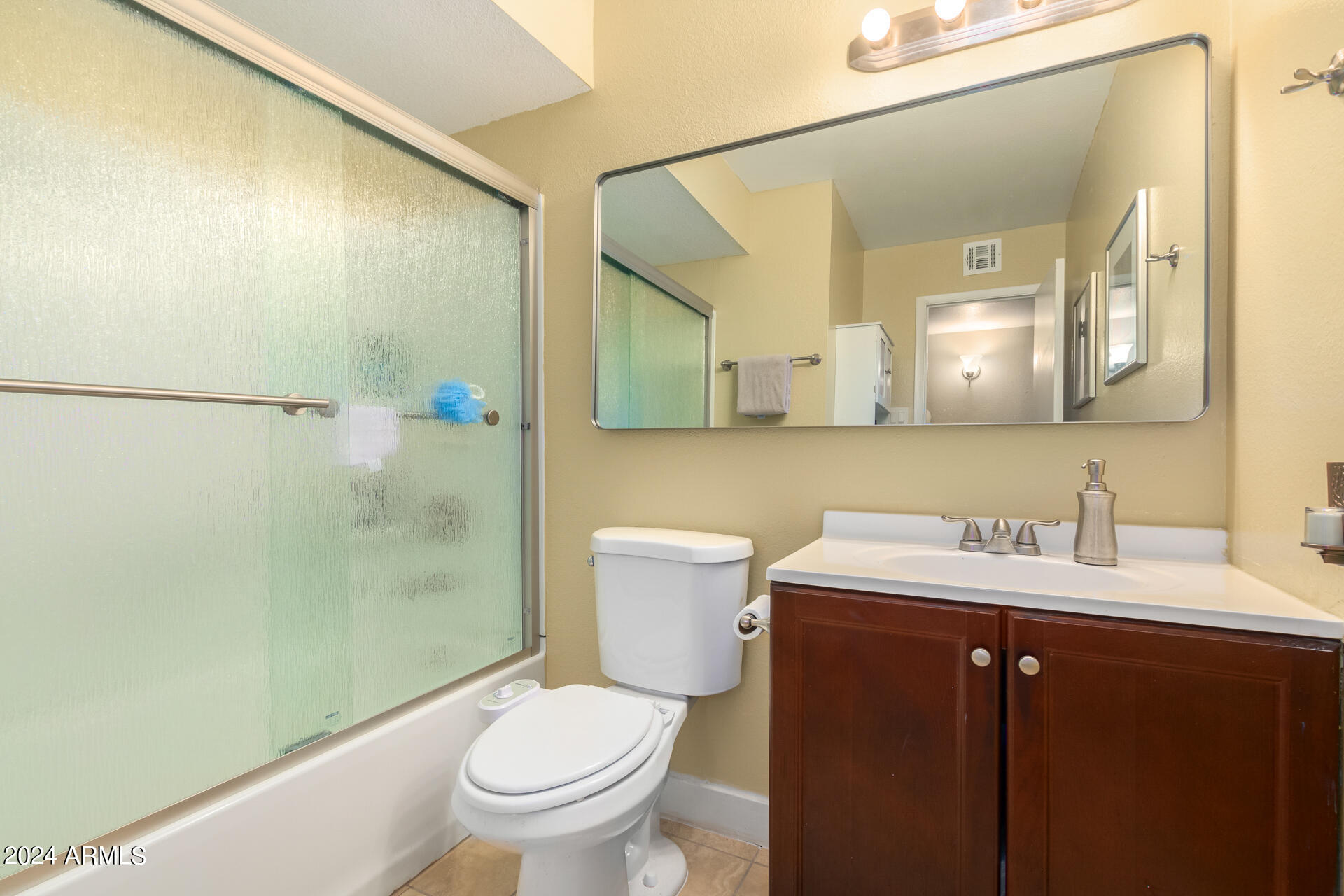 5248 West Hearn Road Glendale, AZ 85306 - Photo 16 of 40 Guest/Hall Bath