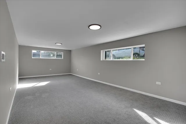 $2,800 | 329 East Jefferson Street, Bensenville, IL 60106