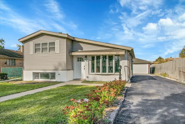 $2,800 | 329 East Jefferson Street, Bensenville, IL 60106