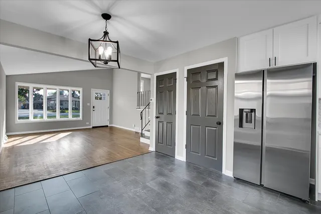 $2,800 | 329 East Jefferson Street, Bensenville, IL 60106