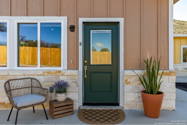 $1,600 | 705 Fifth Street, Unit B, Comfort, TX 78013