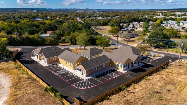 $1,600 | 705 Fifth Street, Unit B, Comfort, TX 78013