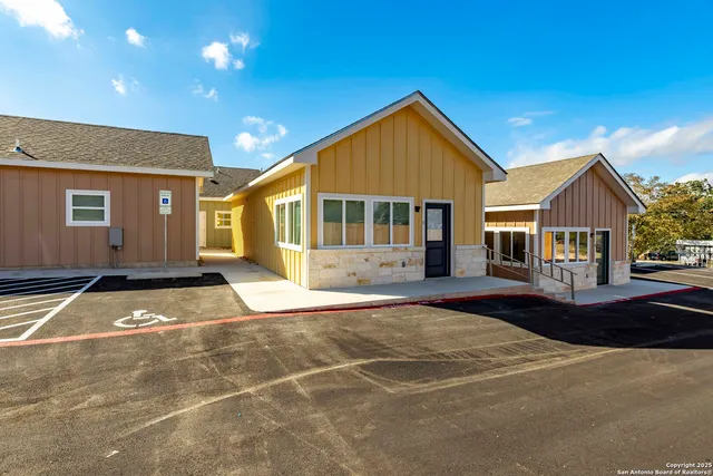 $1,600 | 705 Fifth Street, Unit B, Comfort, TX 78013