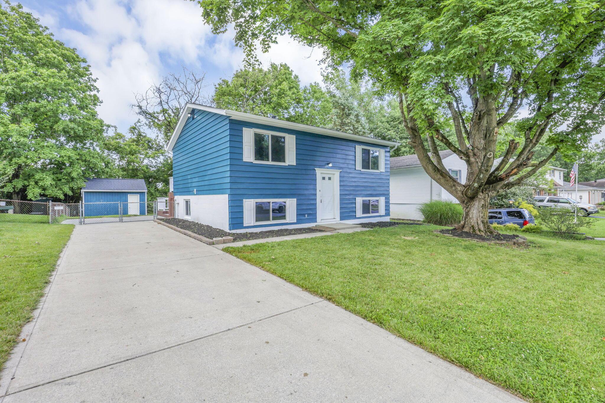 1588 Fall Brook Road Columbus, OH 43223 - Photo 4 of 54