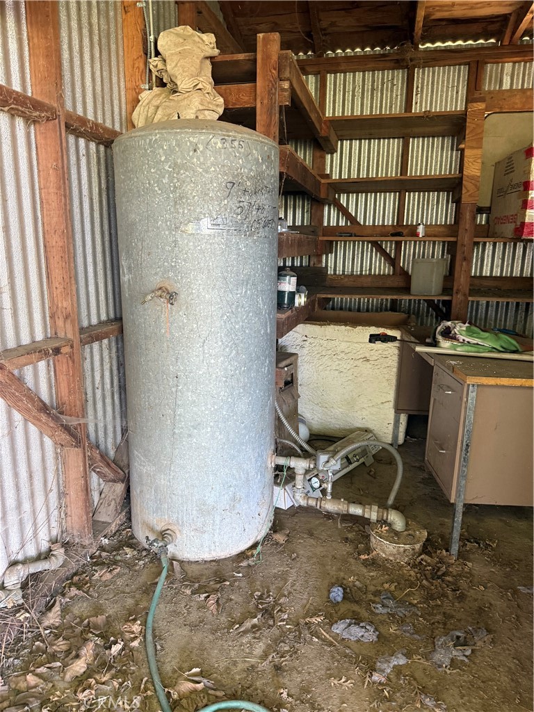 355 Obrien Avenue Gridley, CA 95948 - Photo 15 of 27 a view of a room with workspace and windows