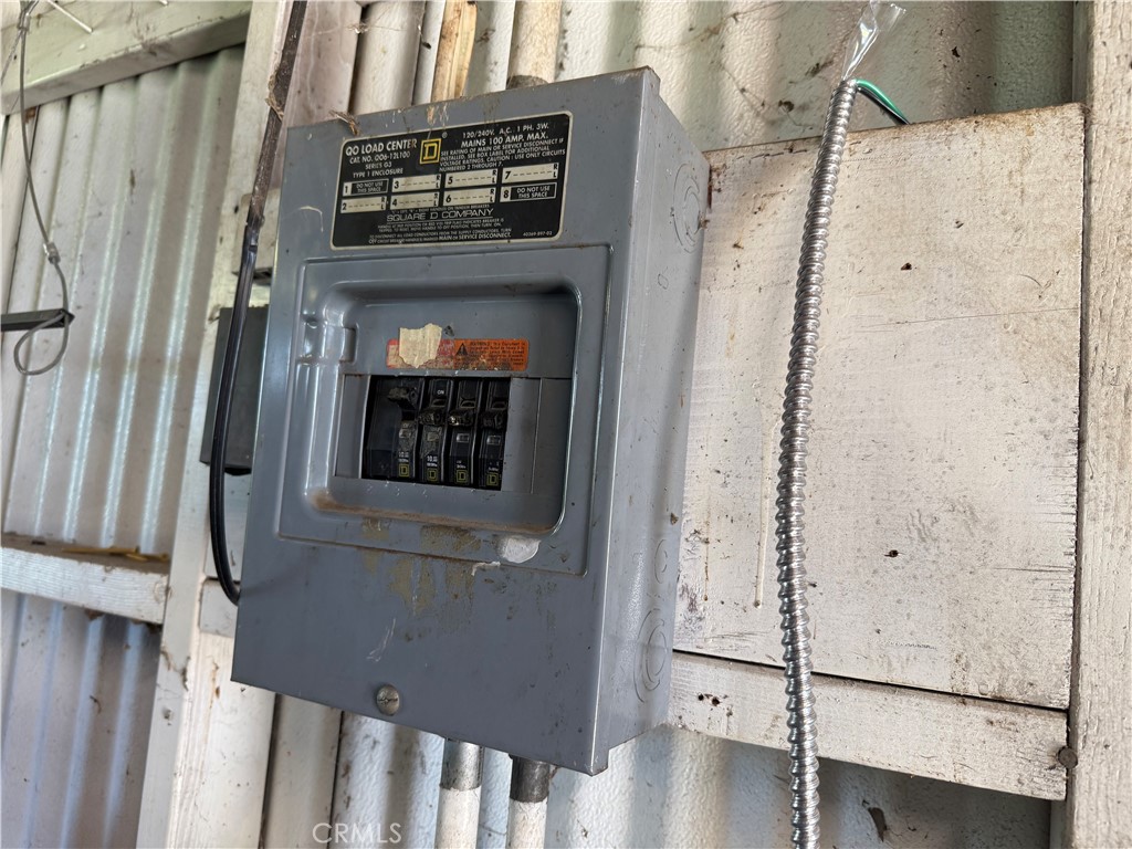 355 Obrien Avenue Gridley, CA 95948 - Photo 10 of 27 a view of a hallway with wooden floor and staircase