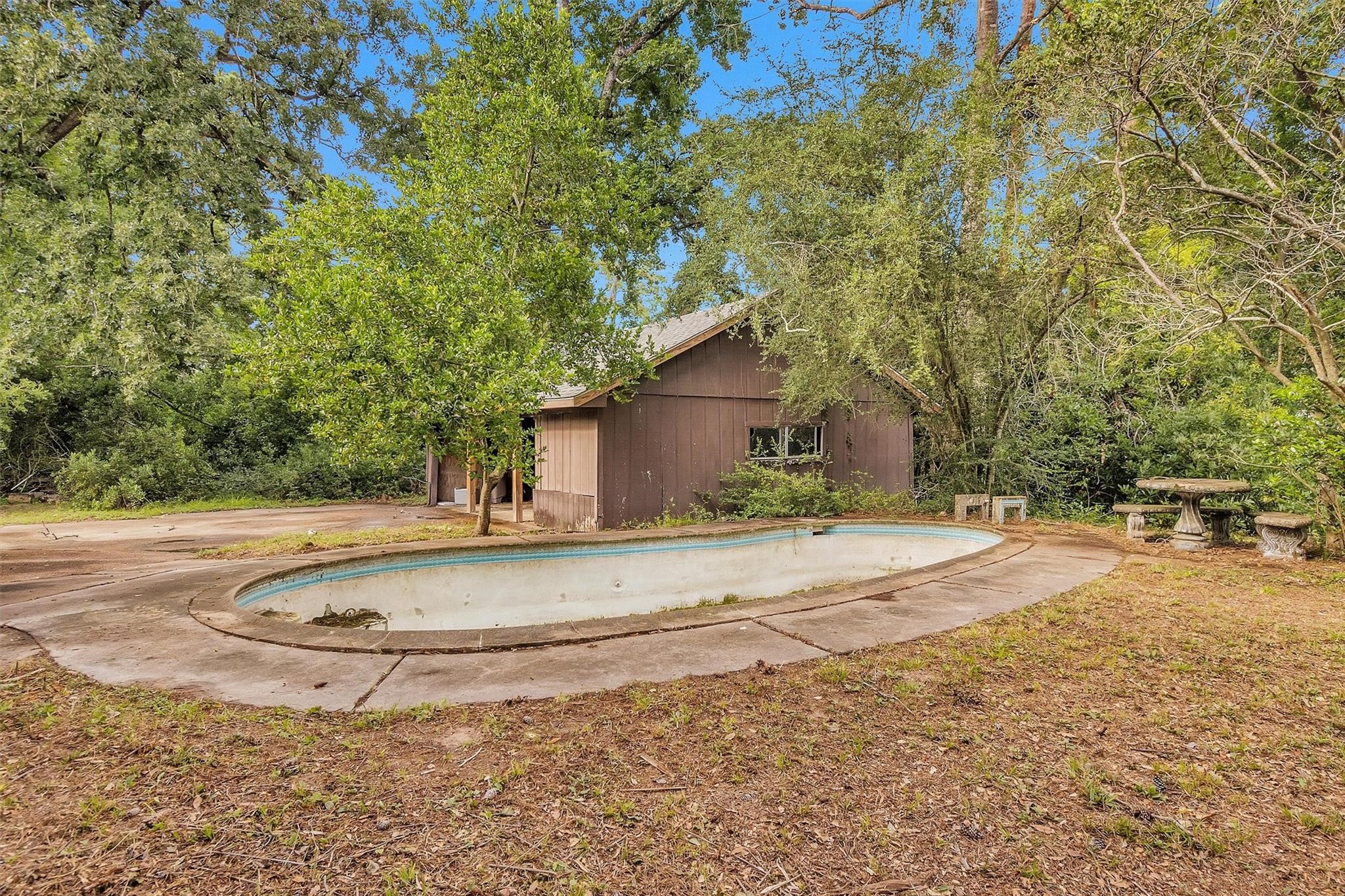 29526 West Hawthorne Drive Spring, TX 77386 - Photo 4 of 13 a view of a house with basketball court