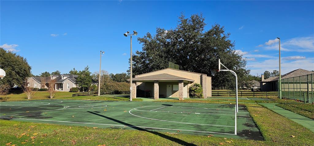 70th Street Silver Springs, FL 34488 - Photo 9 of 30 a view of a house with a big yard