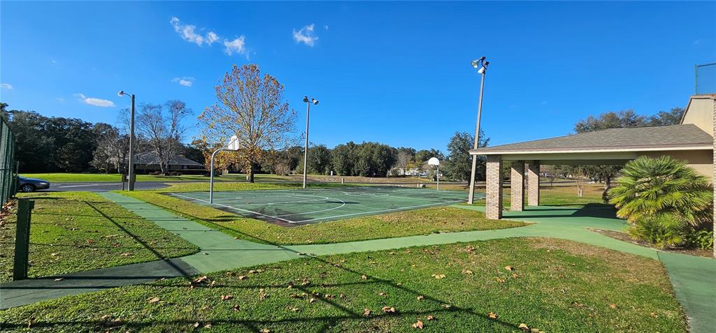 70th Street Silver Springs, FL 34488 - Photo 10 of 30 a view of a house with a big yard